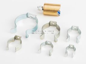 Metal clamp for flexible fastenings