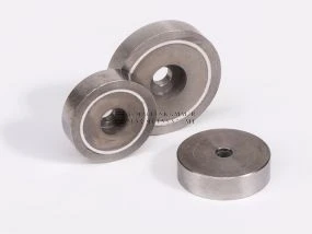 Magnetsystem VA mit zylindrischer Durchgangsbohrung, SmCo