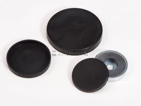 Protective rubber cap for magnet systems