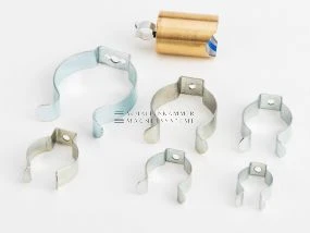 Metal clamp for flexible fastenings