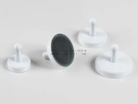 Magnet with conical handle and magnetic core made of ferrite
