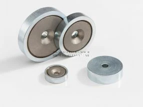 Magnetic system with through-hole, 90° countersink and magnetic core made of samarium-cobalt